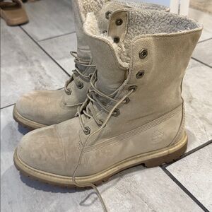 Timberland lace up beige boots 7 1/2